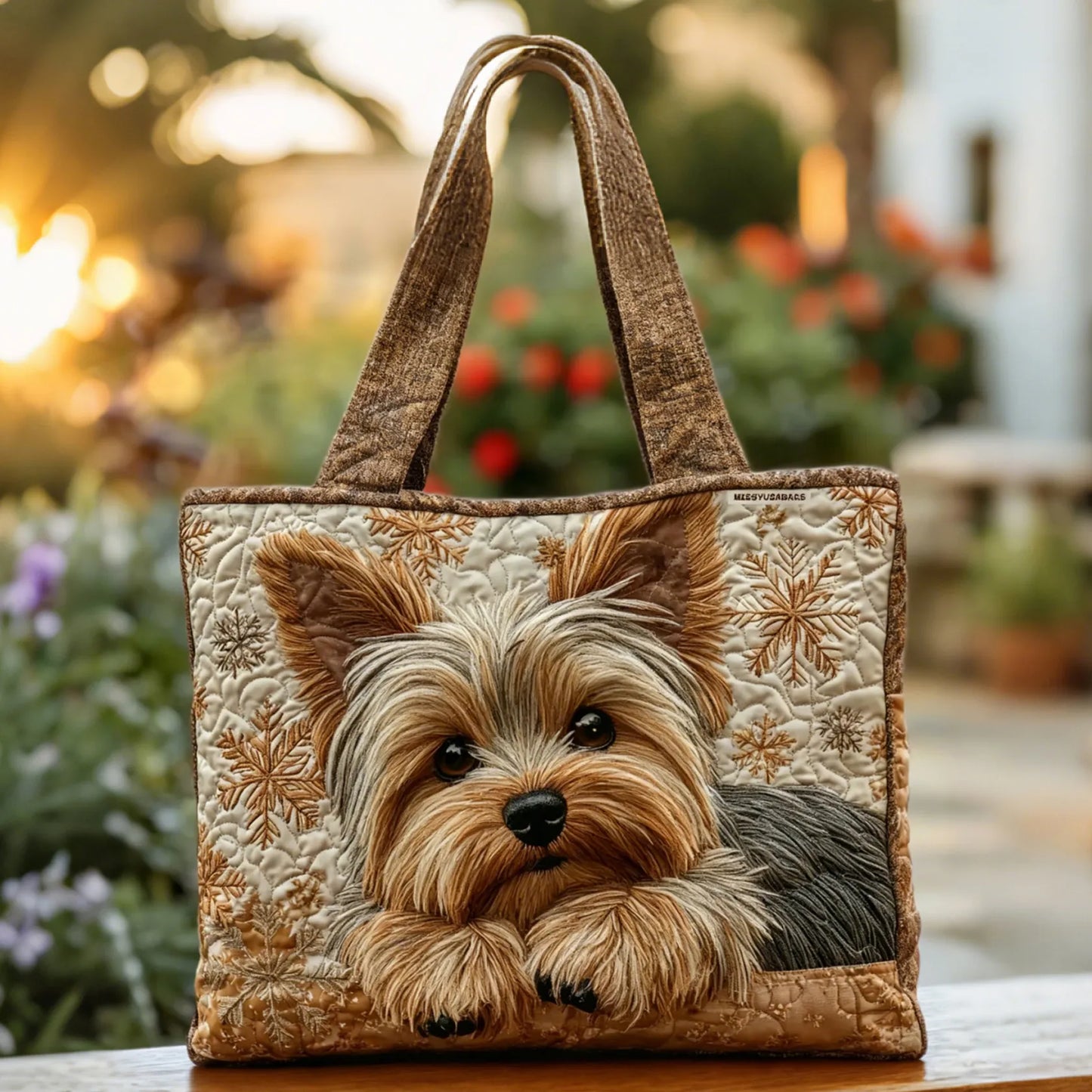 Svea – Bolso tote acolchado a mano con bordado de perro